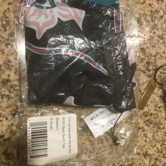 Revolve Tavik Blossom swim top floral reversible - Picture 7 of 7